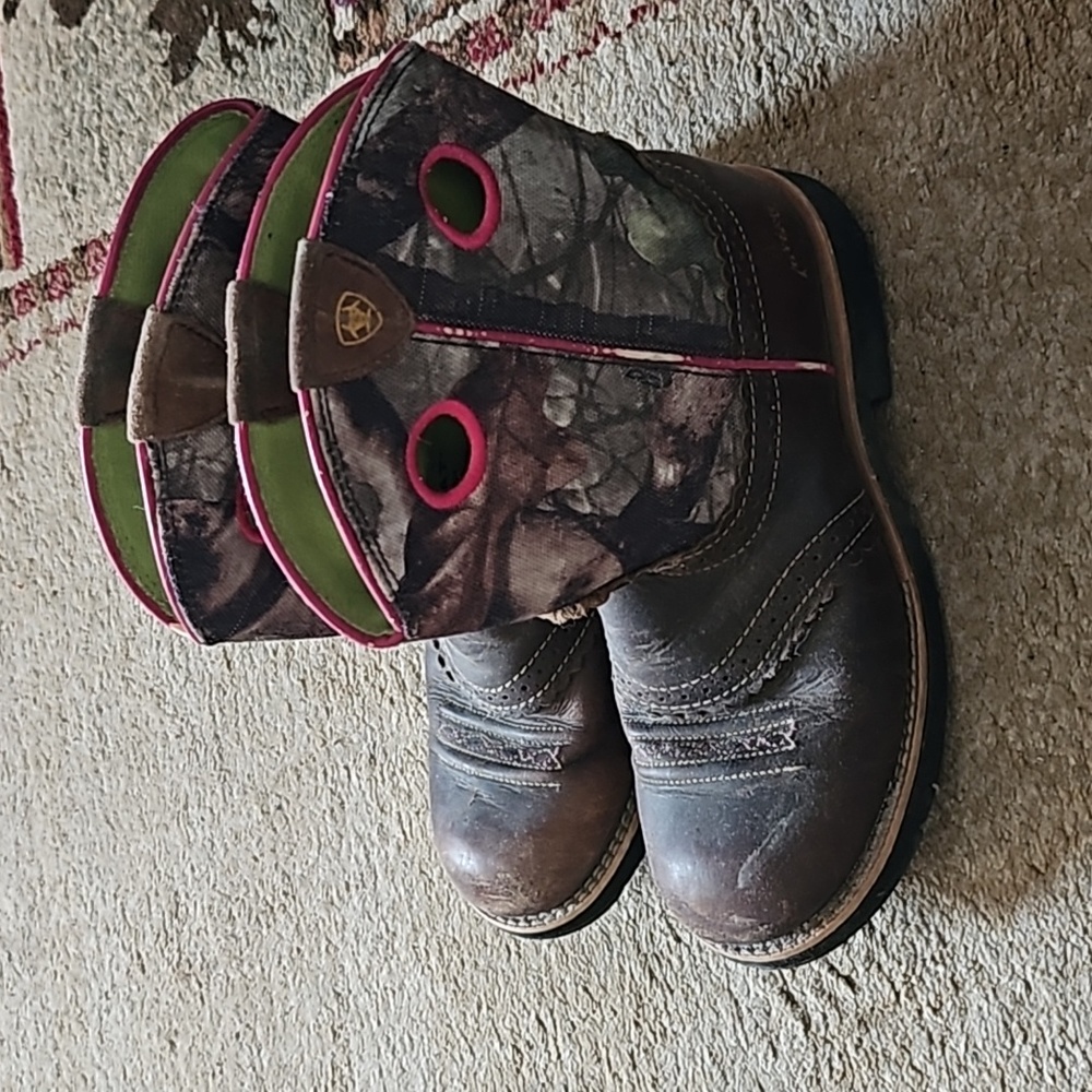 Girl's Ariat boots